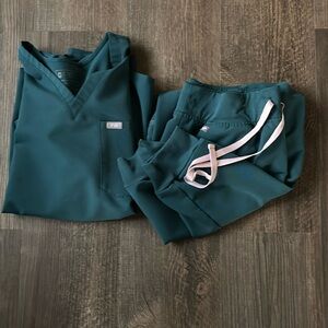 Figs large top and large petite bottom set